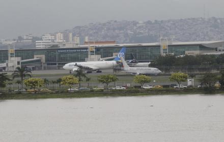 Hecho. La cabecera 21 del aeropuerto se mantuvo cerrada durante una hora y media el día del accidente. 