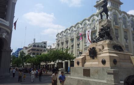 Guayaquil solo tiene cuatro tramos pequeños para peatones en las calles Vélez, Pichincha y Clemente Ballén. Estas dos últimas, como parte de la Plaza de la Administración.