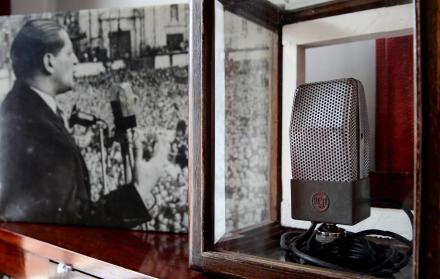 Memoria. Un micrófono usado por Eliécer Gaitán (i-retrato), en la Casa Museo que lleva su nombre en Bogotá.