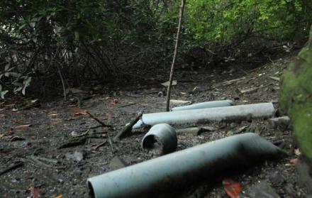 Recorrido a lo largo del estero salado donde es común encontrar tubos y llantas en las orillas.