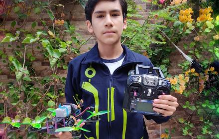 Estudiante crea dron