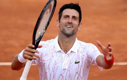 Novak-Djokovic-tenis-pelotas