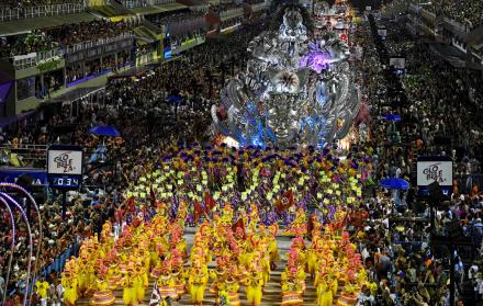 uno-los-desfiles-masivos-del-carnaval-rio-febrero-del-2020-1601011217845