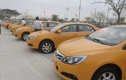 Taxis eléctricos fueron presentados este 22 de octubre por las autoridades.