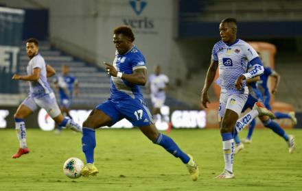 Emelec pudo anotar tres goles con los que lidera la tabla de posiciones.