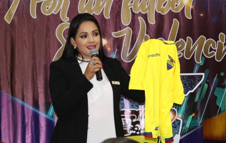 Daniela Ojeda, portavoz de la Federación Ecuatoriana de Fútbol.