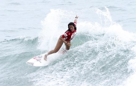 Mimi Barona surf Ecuador