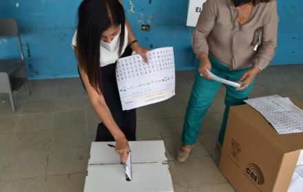 Nathalie Arias, candidata a la Asamblea Nacional, durante la jornada electoral.