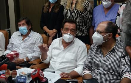 Jaime Nebot junto con algunos asambleístas que lograron, según él, ganar un curul.
