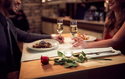pareja-cena-romantica