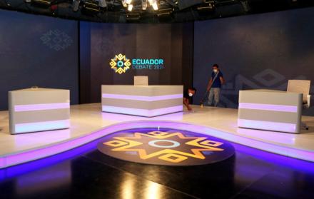 FOTO ESCENARIO DEBATE