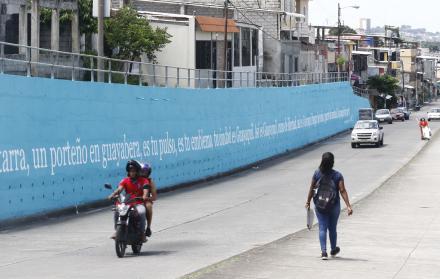 Mural del proyecto Letras Vivas. Al menos medio centenar de frases han sido pintadas.