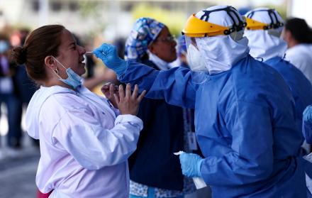 Sobre la situación del contagio en las provincias, en el informe oficial se detalla que la andina de Pichincha, cuya capital es Quito, es la más afectada con 120.325 casos acumulados, 425 más que el sábado.