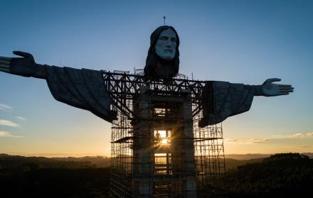 Esta estatua es promocionada para impulsar el turismo en Brasil