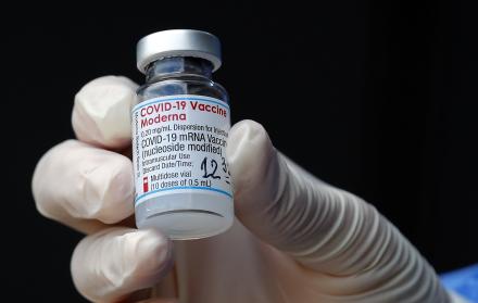 Vista de una dosis de la vacuna de Moderna contra la covid-19.