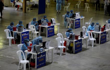 Vista general de una jornada de vacunación contra la covid-19 para personas con discapacidad y adultos mayores en el Centro de Exposiciones en Quito (Ecuador).