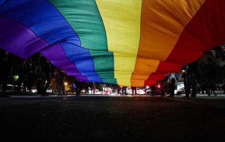 En Chile no es legal el matrimonio entre personas del mismo sexo, una de las mayores luchas de los colectivos LGTBI en Chile, donde los homosexuales solo pueden unirse desde 2015 bajo la figura legal de 