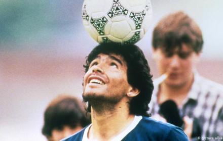 En el partido Argentina-Chile darán homenaje a Diego Maradona.
