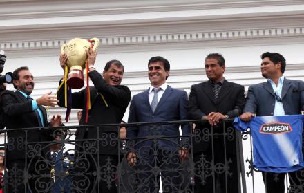 Rafael-Correa-Emelec-Préstamo