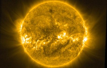 Manchas de hasta 150.000 kilómetros, viento y eyecciones violentas con partículas cargadas eléctricamente que podrían vencer el escudo natural de la Tierra forman parte de la actividad solar.