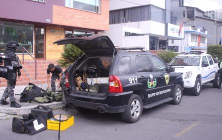 Policía amenaza de bomba