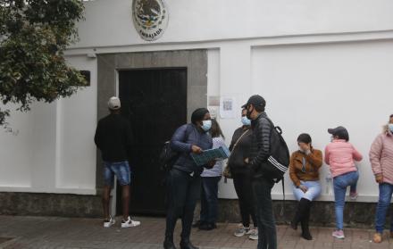 EN LAS AFUERAS DE LA E (6954372)