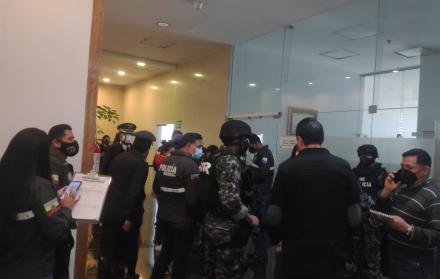 La Fiscalía junto a la Policía Nacional allanan la oficina de la segunda vicepresidente de la Asamblea Nacional, Bella Jiménez.