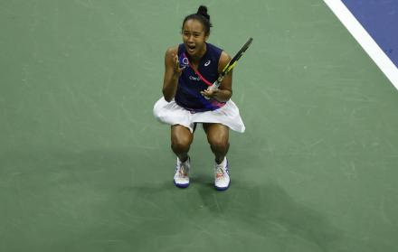 Leylah Fernández de Canadá reacciona tras vencer a Aryna Sabalenka de Bielorrusia en el Abierto de Estados Unidos que se celebra en Flushing Meadows, Nueva York (EE.UU.), hoy 9 de septiembre de 2021.