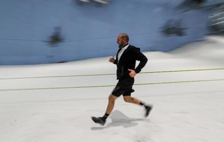 Esta es la segunda edición de la carrera sobre nieve organizada por el Consejo de Deportes de Dubái en este centro comercial que cuenta con pistas de esquí, un parque de juegos en la nieve y otras actividades para vivir una experiencia alpina en medio del