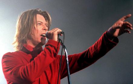 Fotografía de archivo de David Bowie durante un concierto en Viena.