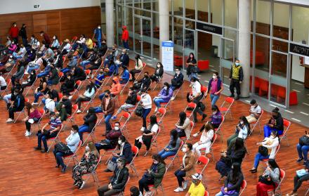 Fotografía de archivo en la que se registró una toma general de una jornada de vacunación en la Universidad de La Américas, en Quito (Ecuador).