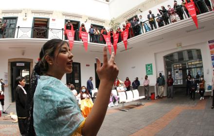 Banderas rojas Eugenio Espejo 3