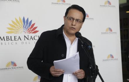 FERNANDO VILLAVICENCIO (6860297)