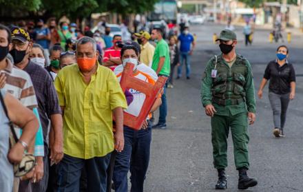 Venezolanos acudieron a las urnas este domingo.