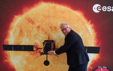 En una imagen de archivo, el director de Ciencia de la Agencia Espacial Europea (ESA), Günther Hasinger, posa para Efe, con motivo del despegue de la misión Solar Orbiter hacia el Sol.