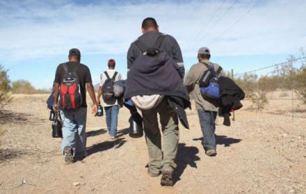 migrantes en frontera de México con Estados Unidos