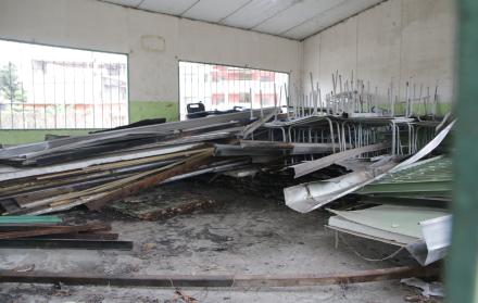 Imagen planteles descuidados 1