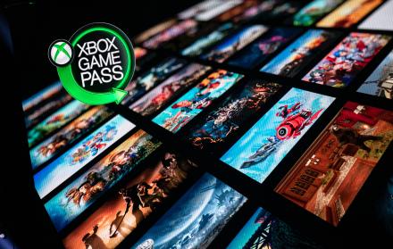 Fotografía de archivo fechada el 09 de junio de 2019 de una pantalla anunciando el 'Xbox Game Pass' en Los Ángeles, California, (EE. UU).