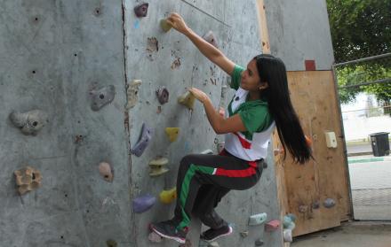 Nayeli-Anrango-escalada-manabita