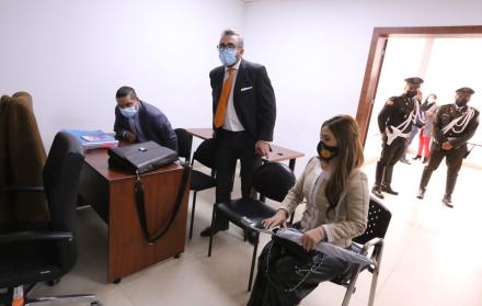 La audiencia inició la tarde del 31 de enero en el Complejo Judicial del Norte de Quito. En la izquierda: Cinthya Puga, una de las implicadas