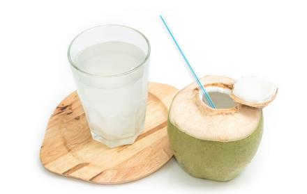 Del coco se puede aprovechar su agua y pulpa