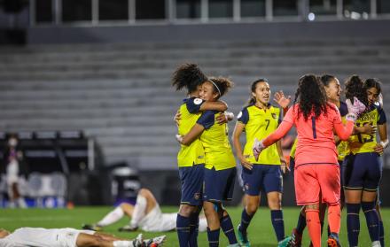 Selección-ecuatoriana-femenina-Uruguay