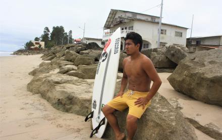 Álex-Suárez-surf-Ecuador