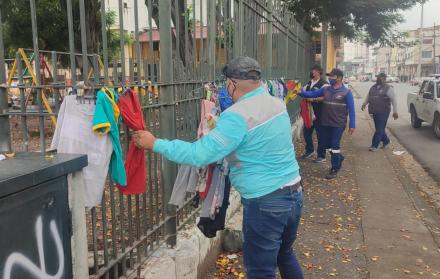 Municipio retiro ropa colgada por migrantes e indigentes 1