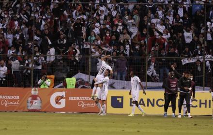 Alexander Alvarado de Liga de Quito y su golazo a Barcelona.