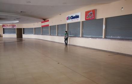 Patio de comida del Centro Comercial cerraron