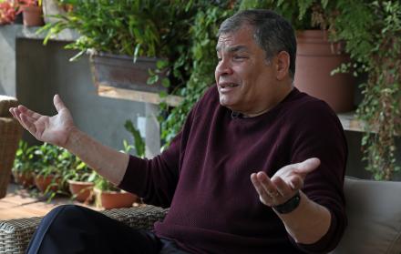 Fotografía de archivo, tomada el 13 de abril de 2021, en la que se registró al expresidente de Ecuador, Rafael Correa, durante una entrevista con Efe, en Ciudad de México (México). Fotografía de archivo, tomada el 13 de abril de 2021, en la que se registr