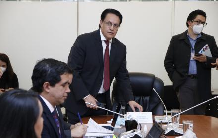 Asamblea. Una sesión de la Comisión de Fiscalización, a cargo del legislador Fernando Villavicencio.