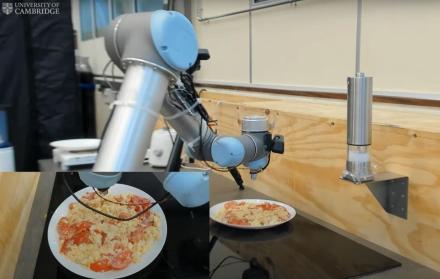 robot chef probando comida