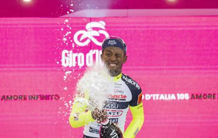 El director de Giro expresó sus deseos de ver pronto a Girmay sobre la bicicleta.